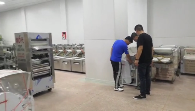 山西開(kāi)拉面館的老板