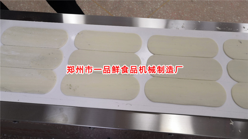 雙輥三刀燴面機(jī)裝車(chē)發(fā)貨